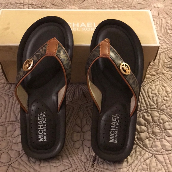 michael kors gage flip flops
